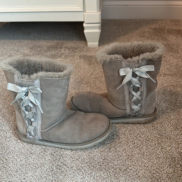 Grey Ugg boots with bows on side - Picture 2 of 7